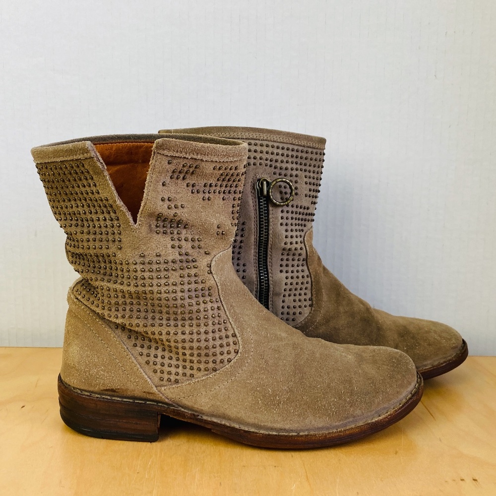 Fiorentini+Baker Italy Made Womens Beige Studded Suede Western Boots, 38.5 8.5 .